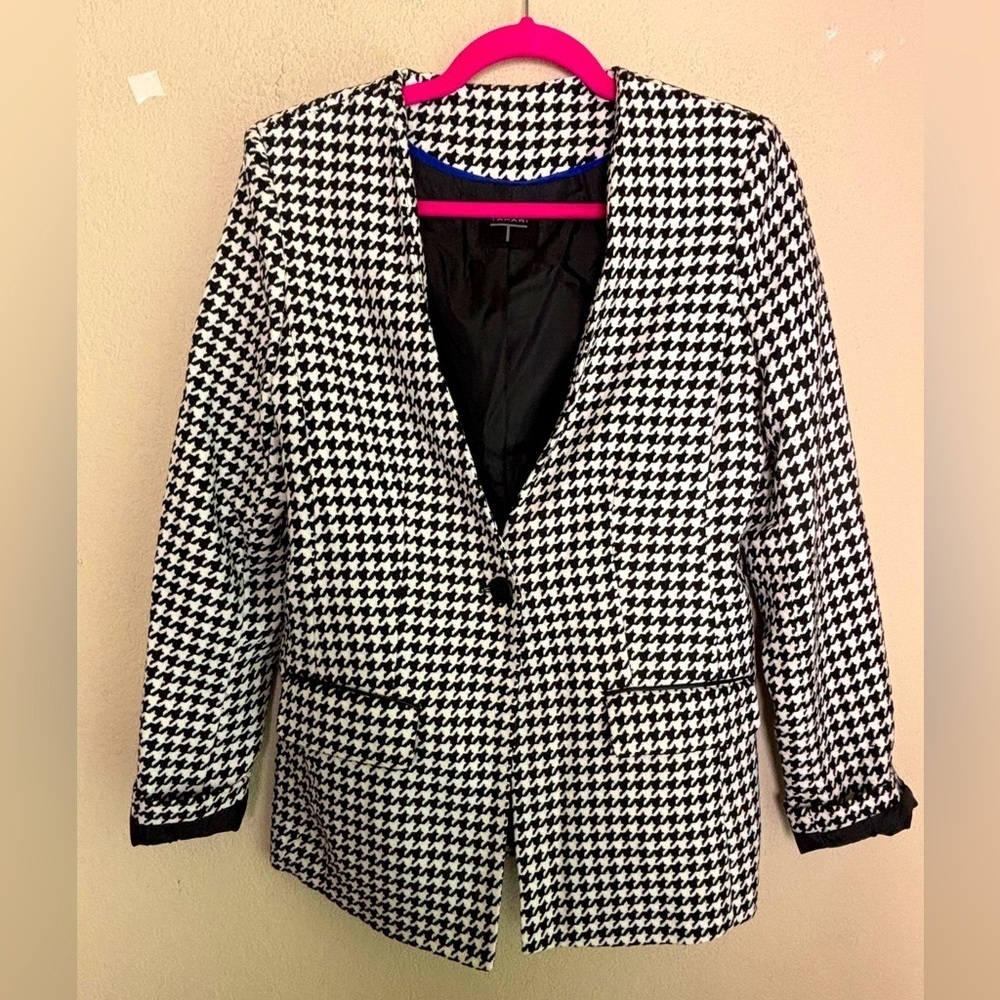T Tahari Black & White Houndstooth Collarless Single Button Blazer